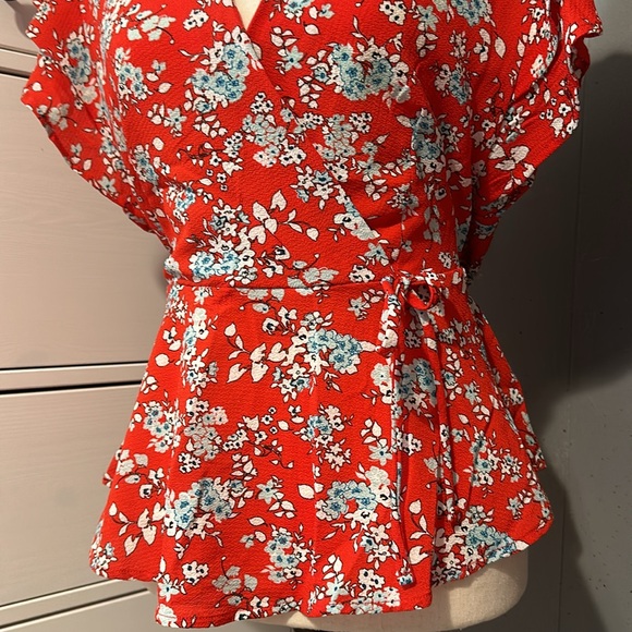 2/$25 Monteau floral Blouse - Picture 2 of 6
